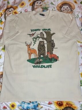 Know Your Wildlife Graphic Tee NWOT